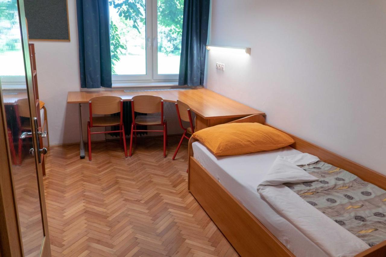 Dijaski Dom Bezigrad Ljubljana Hostel Bagian luar foto