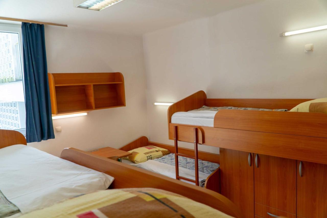 Dijaski Dom Bezigrad Ljubljana Hostel Bagian luar foto