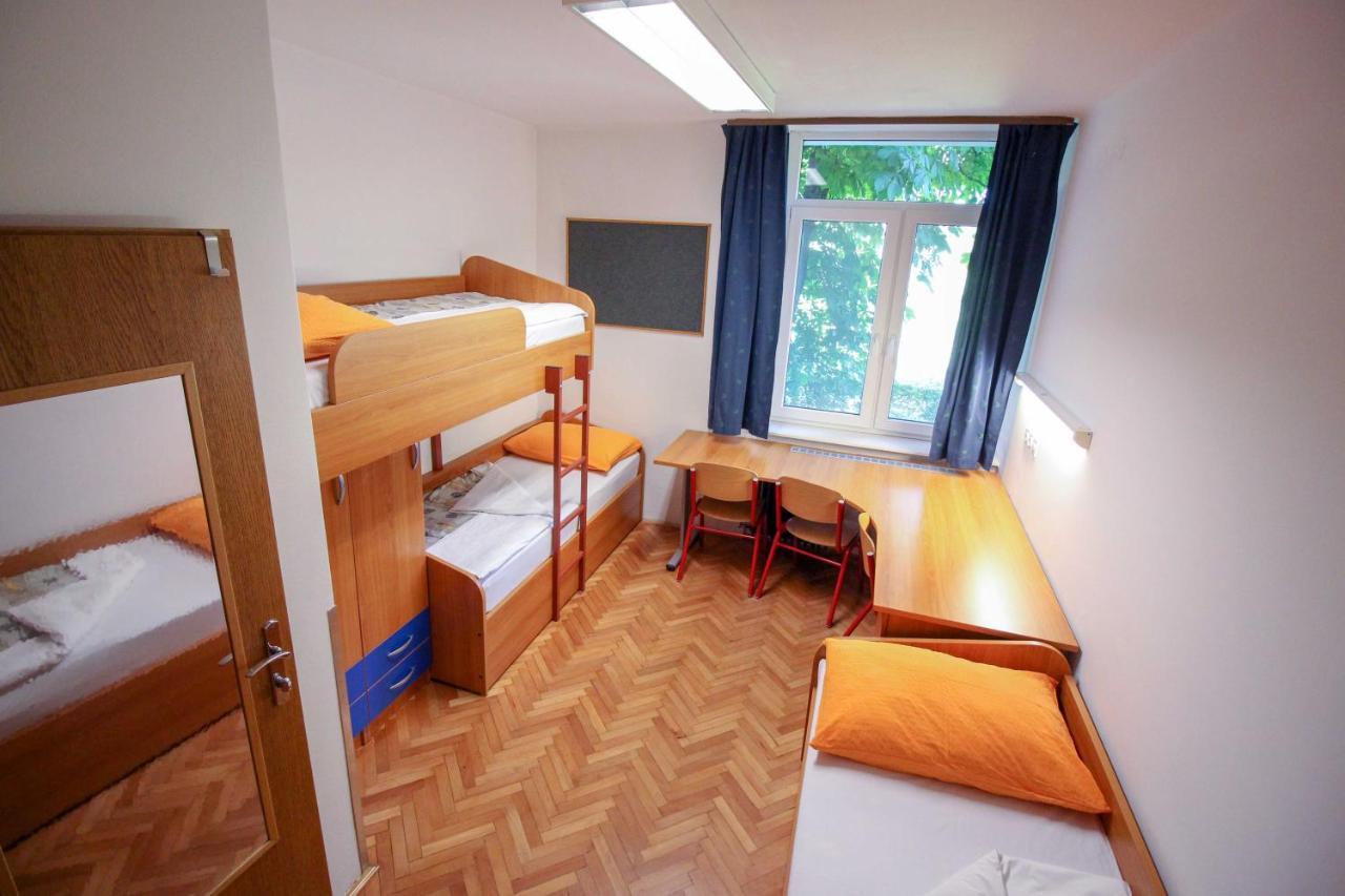 Dijaski Dom Bezigrad Ljubljana Hostel Bagian luar foto