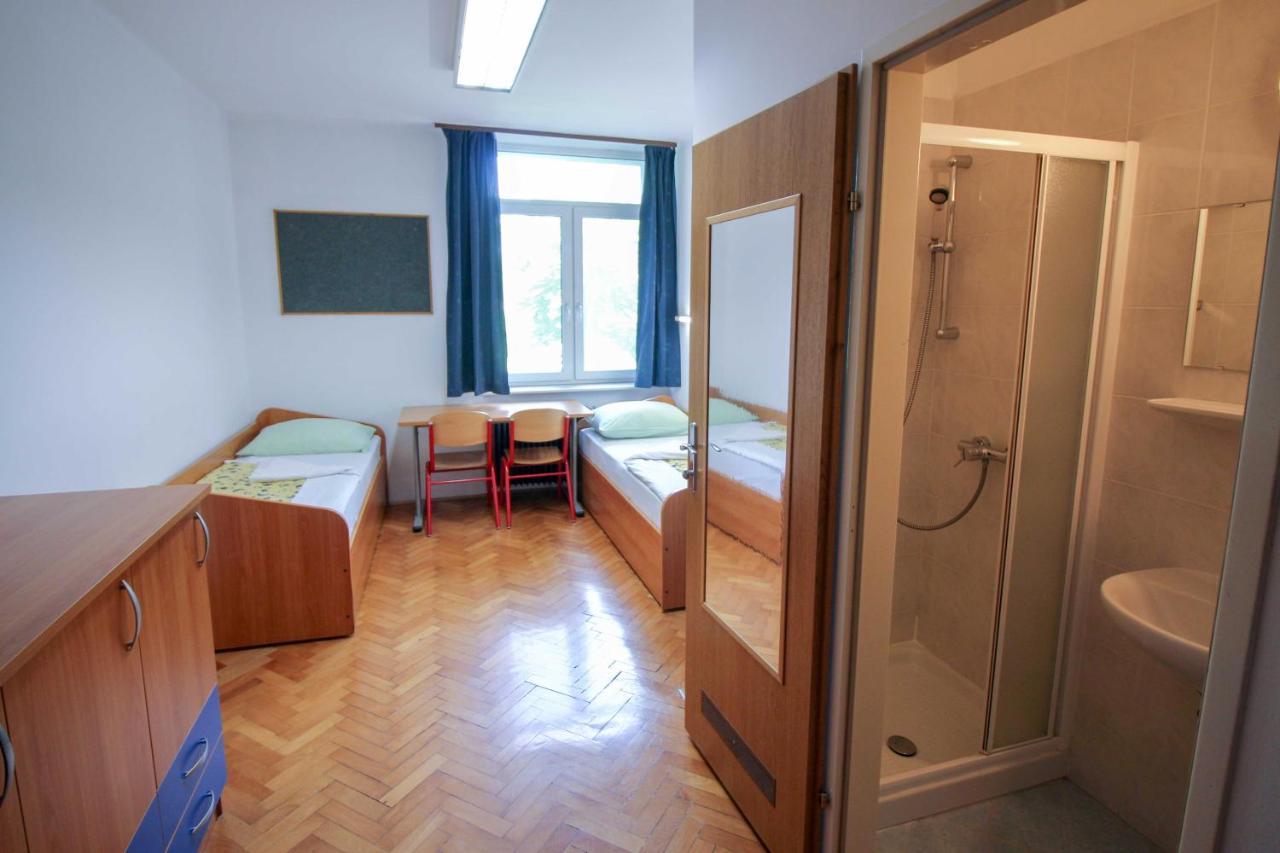 Dijaski Dom Bezigrad Ljubljana Hostel Bagian luar foto