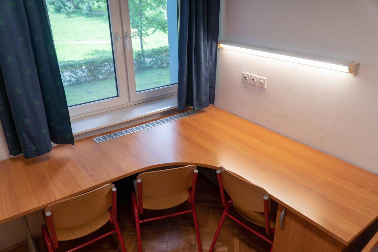 Dijaski Dom Bezigrad Ljubljana Hostel Bagian luar foto