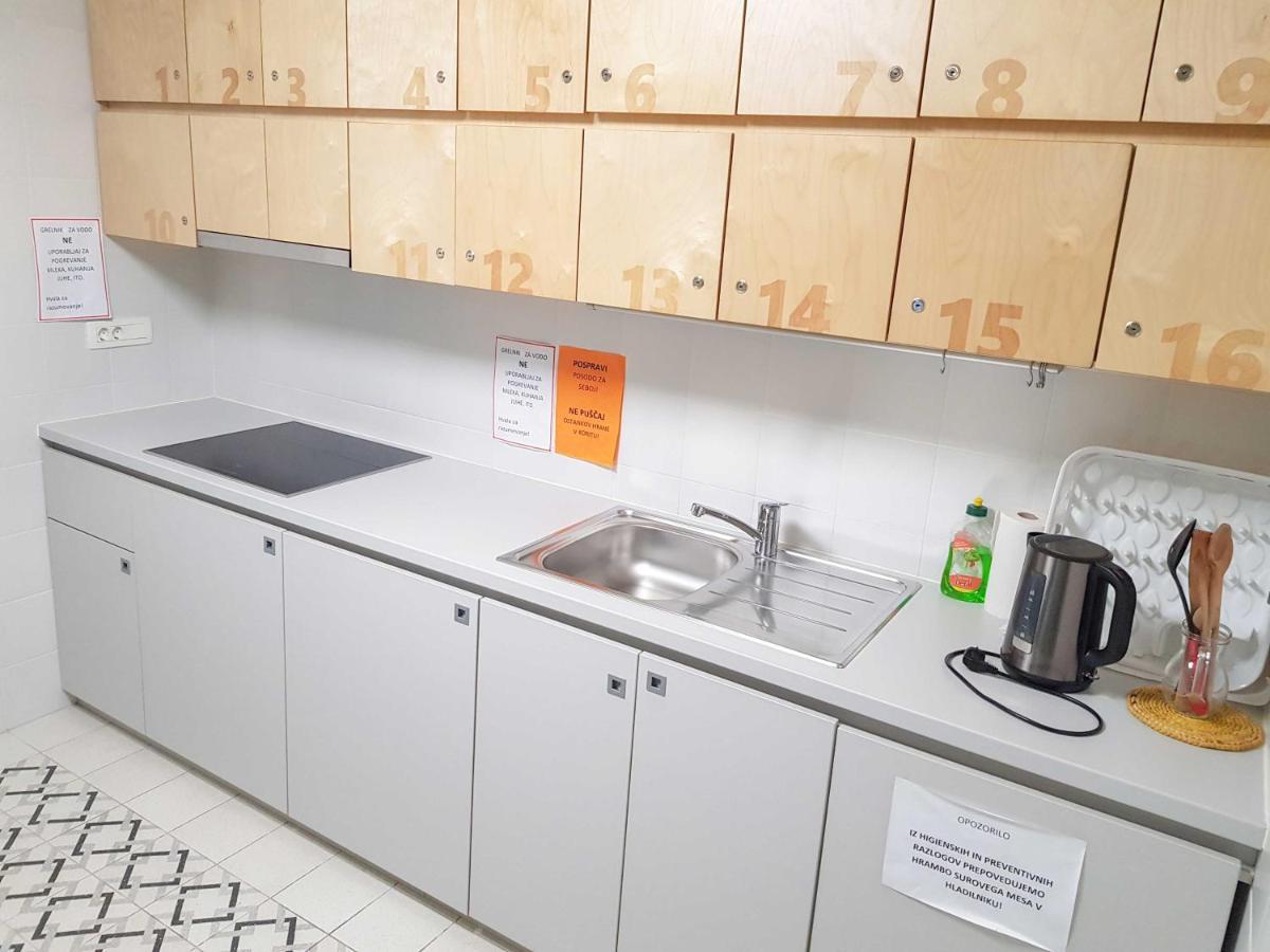 Dijaski Dom Bezigrad Ljubljana Hostel Bagian luar foto