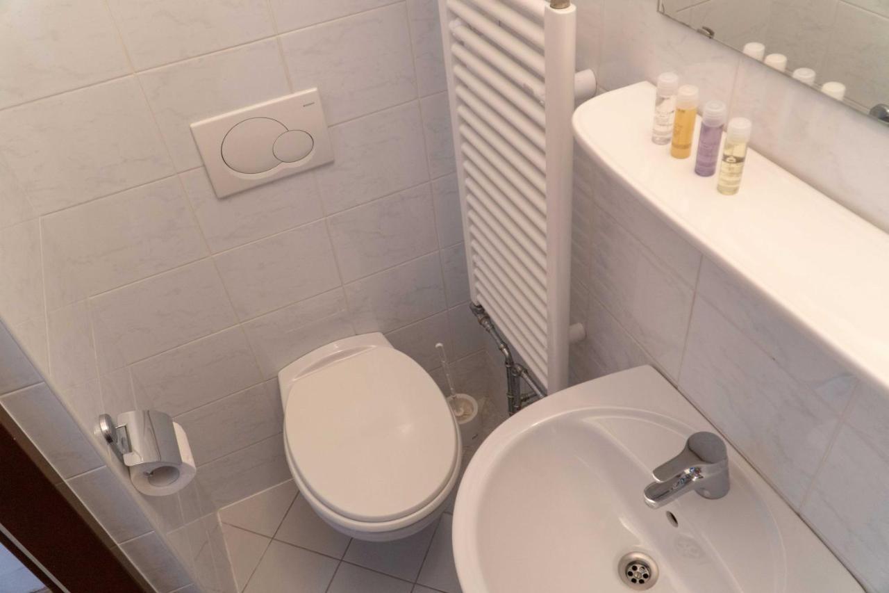 Dijaski Dom Bezigrad Ljubljana Hostel Bagian luar foto